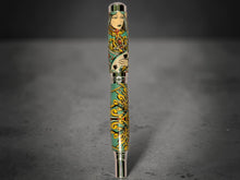 Cargar imagen en el visor de la galería, 3 Gen Pen Company LLC Rollerball Pen Royal Court Playing Card Gold Rollerball Pen