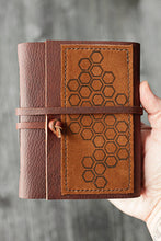 Cargar imagen en el visor de la galería, Honeycomb Leather Journal / Bee Sketchbook - 3 Gen Pen Company LLC
