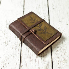 Cargar imagen en el visor de la galería, Leather Journal with Leaf Design - 3 Gen Pen Company LLC