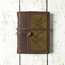 Cargar imagen en el visor de la galería, Leather Journal with Leaf Design - 3 Gen Pen Company LLC