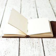 Cargar imagen en el visor de la galería, Leather Journal with Leaf Design - 3 Gen Pen Company LLC